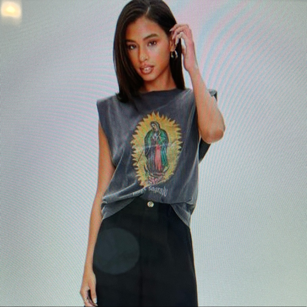 🖤IN SEARCH OF THIS TOP🖤🖤